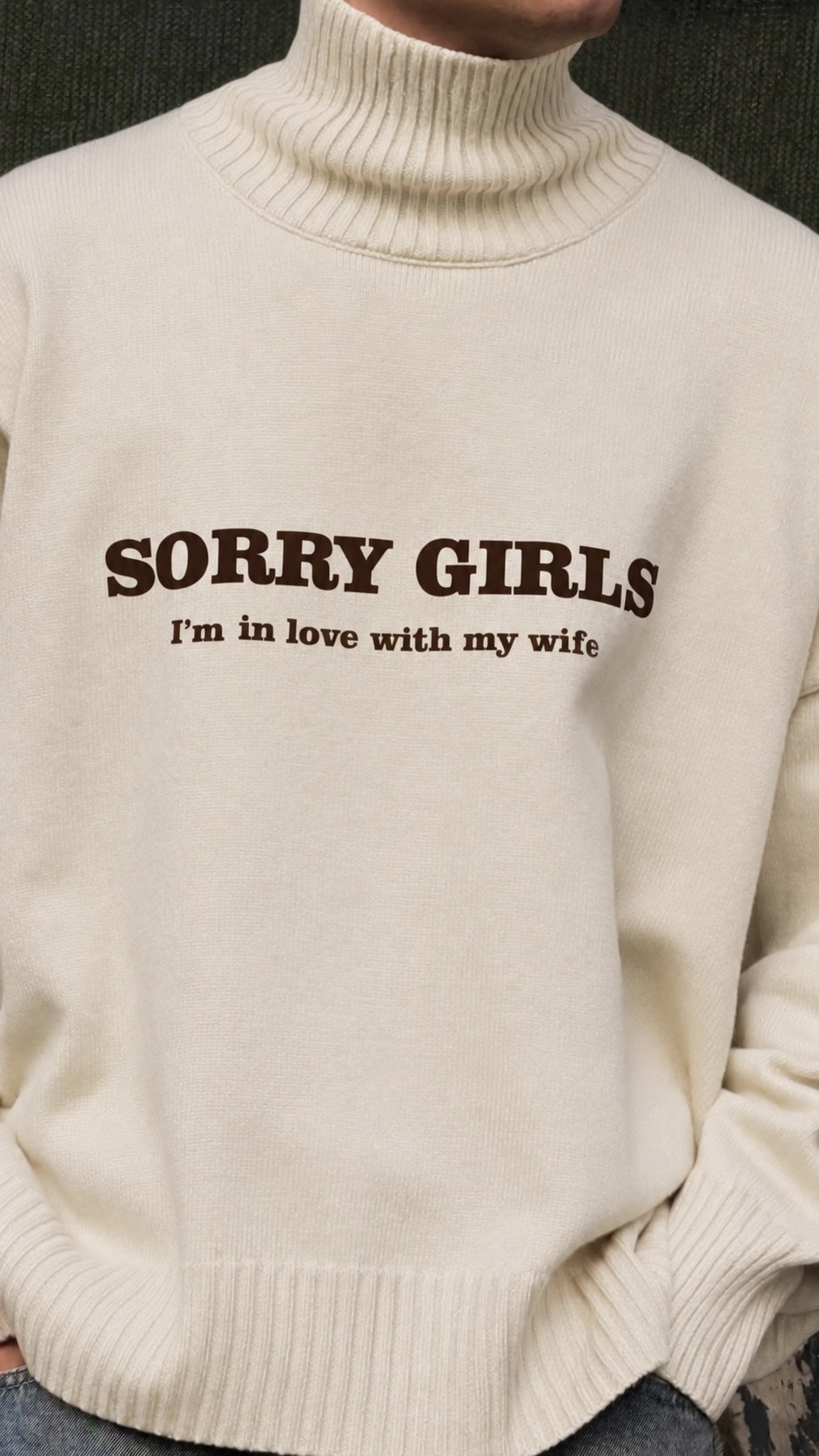 Свитер Молочный с принтом Sorry girls - фото 2