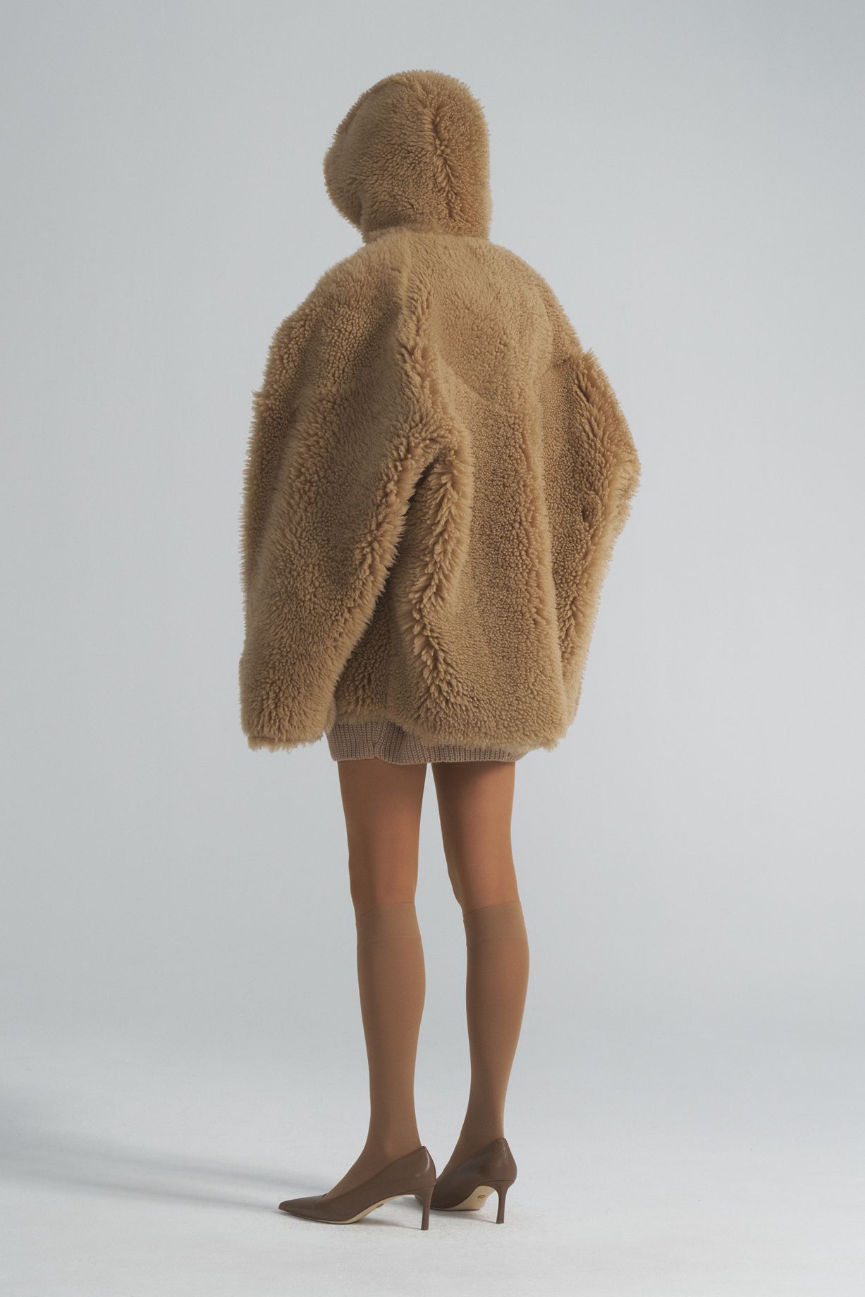 Double-sided sheepskin coat with a hood - фото 3