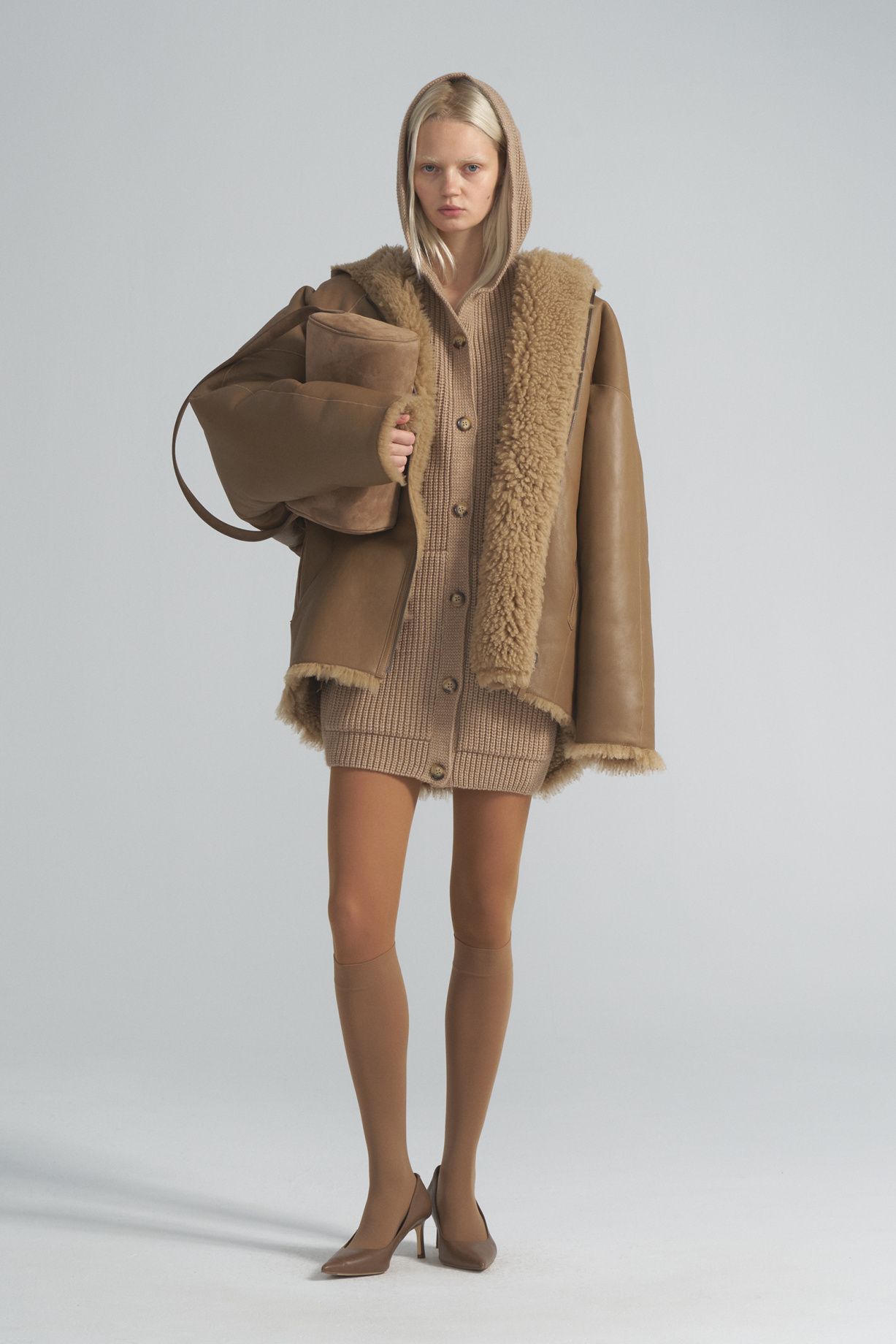 Double-sided sheepskin coat with a hood - фото 5