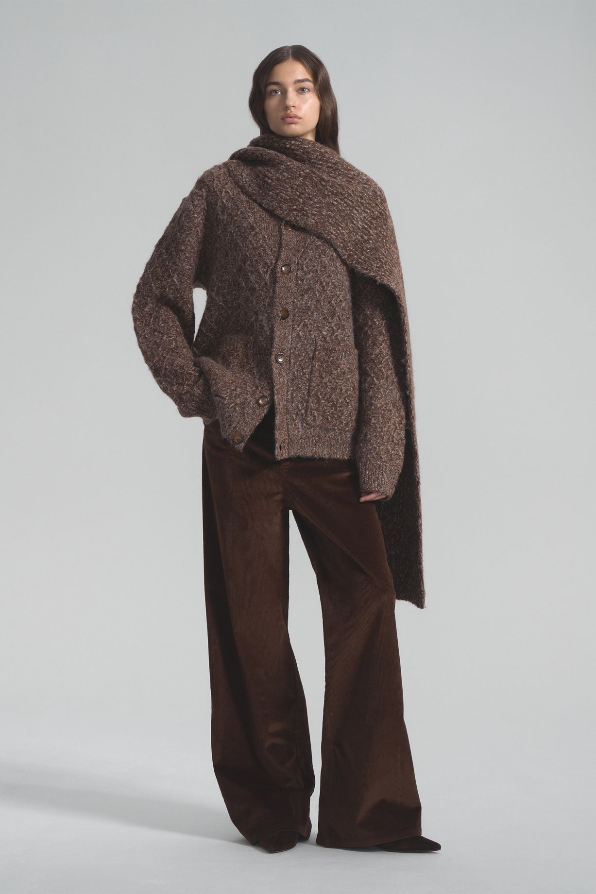 Chalet cardigan with voluminous alpaca wool scarf - фото 5