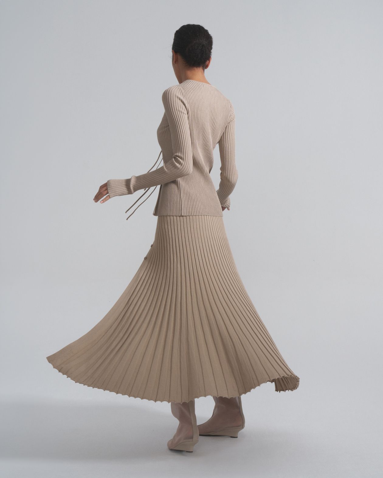 Pleated skirt with button slit - Level44
