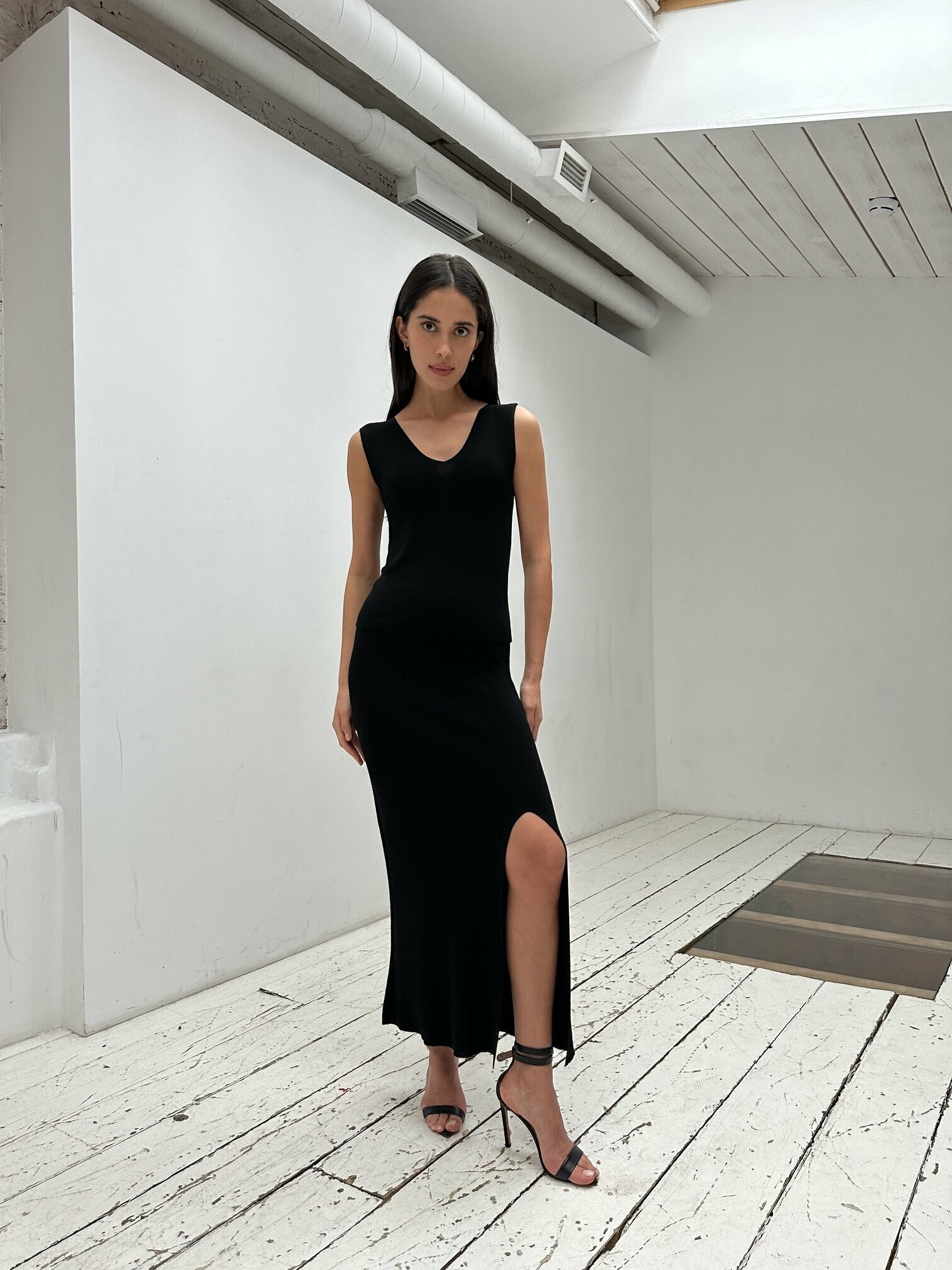 Топ ENIGMA V-neck прямой, чёрный - фото 4
