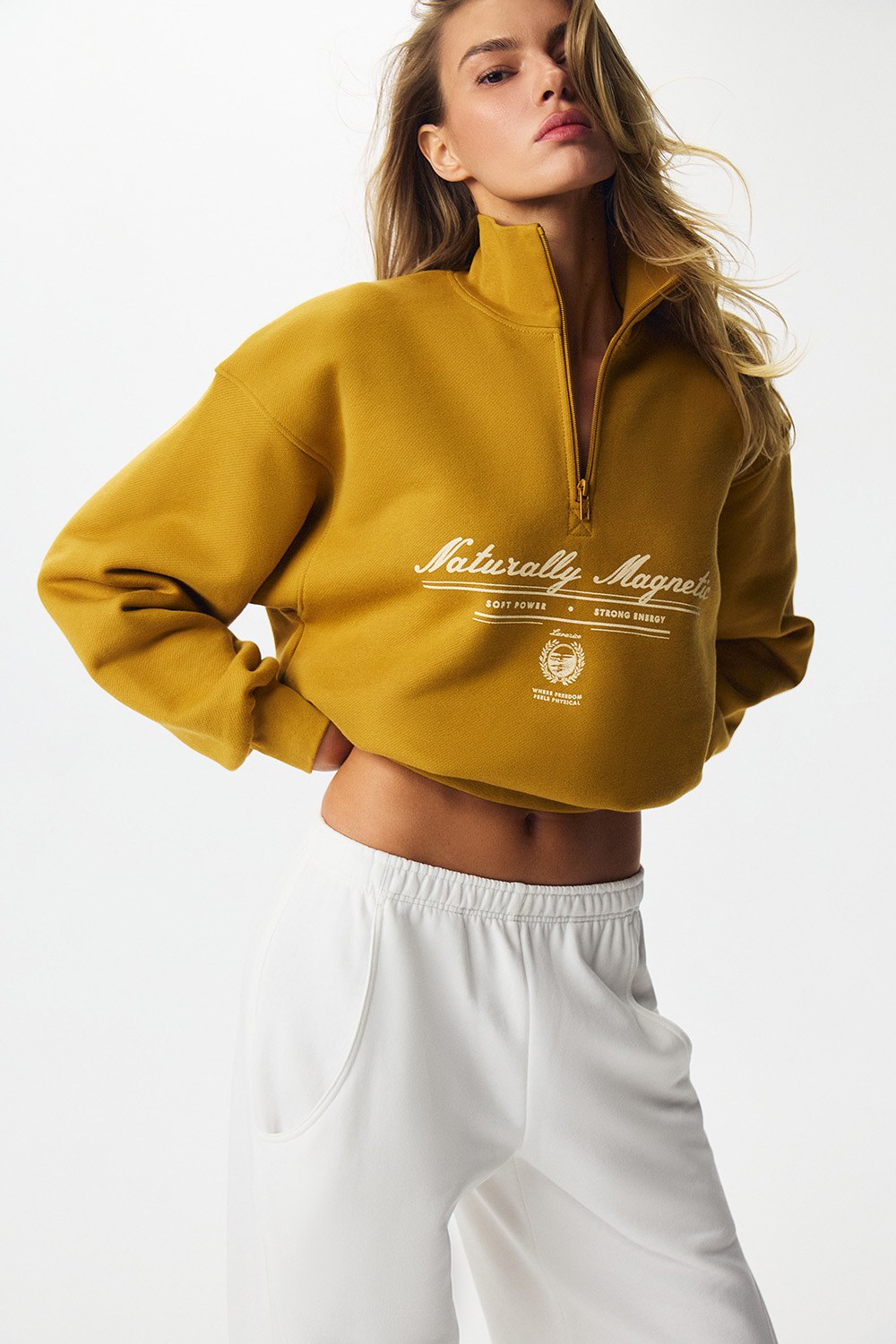 Толстовка на короткой молнии с принтом ATHLEISURE Горчица - фото 4