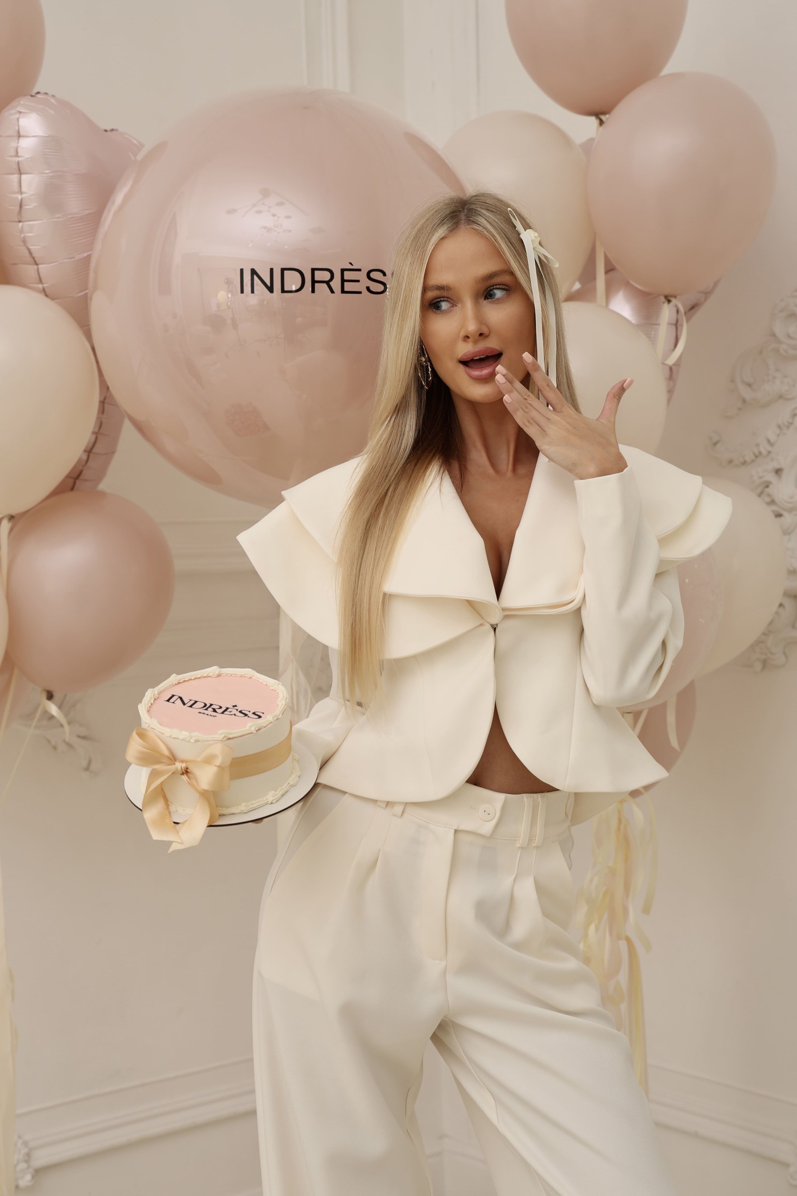 Приталенный жакет с объемным воротником — Indress